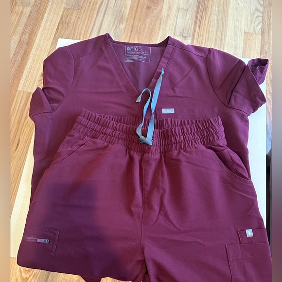 Figs women scrub maroon set - Picture 1 of 5